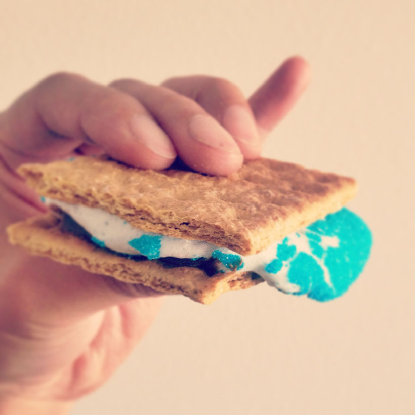marshmallow peep smores via happymundane.com