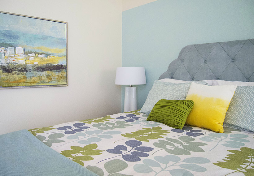 a simple bedroom makeover via happymundane.com