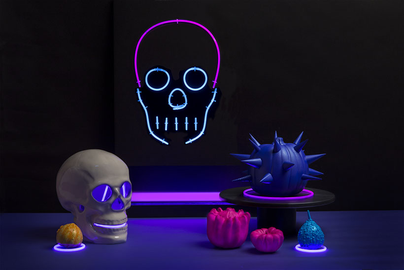 DIY faux neon skull via happymundane.com